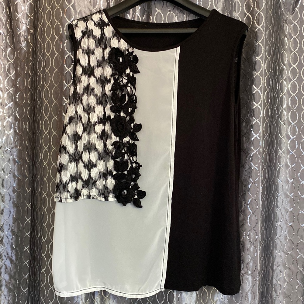 Hard-To-Find Chiffon & Lace 3-D Front Panel Sleeveless Tunic in Black & White L